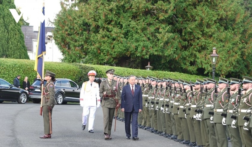 Welcome ceremony held for top Vietnamese leader in Dublin